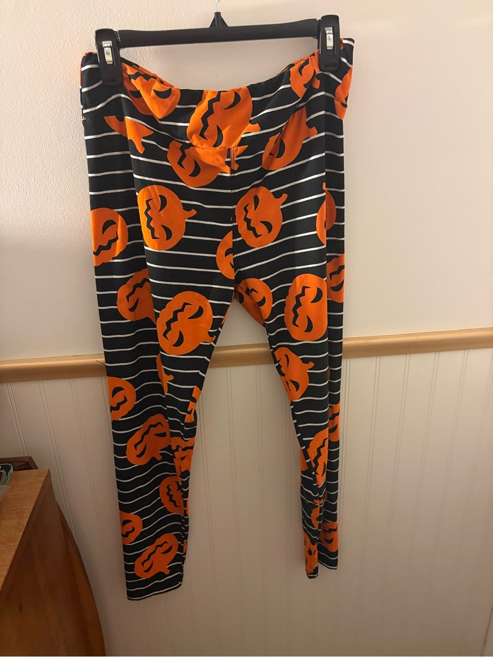 LuLaRoe TC Halloween Leggings Orange Jack O Lantern Pumpkin Black Stripe Pants